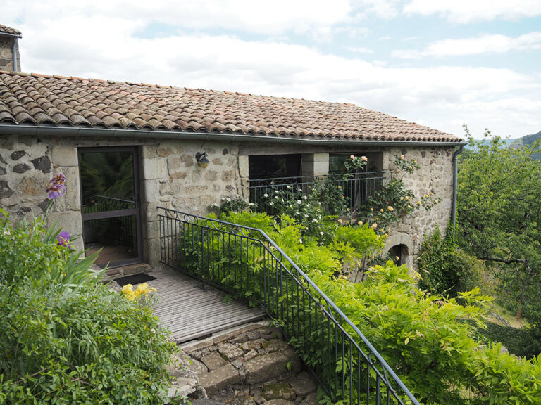 Gite-la-Bergerie-Hameau-de-la-Sourciere-Exterieur-2