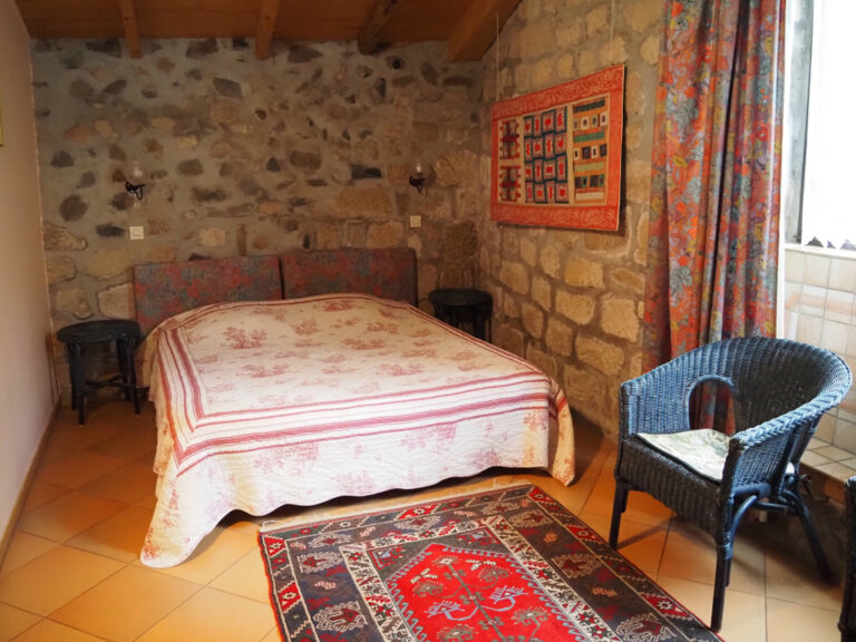Gite-la-Bergerie-Hameau-de-la-Sourciere-Suite-Papesse