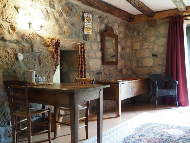 Gite-la-Bergerie-Hameau-de-la-Sourciere-Suite-Soleil-Entree