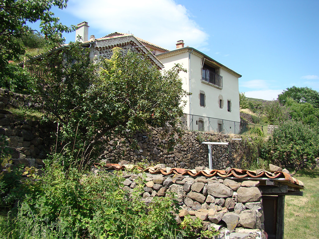 La-Grande-Sourciere-Vue-exterieur