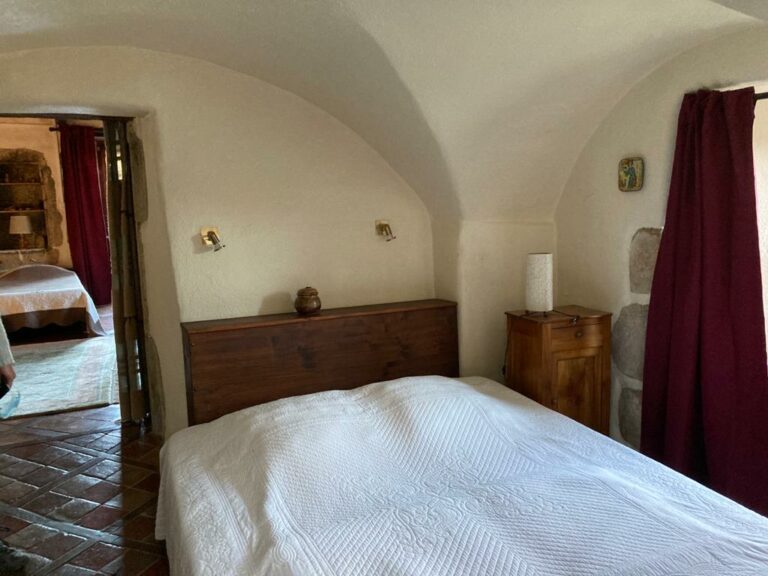 Chambre avec lit double