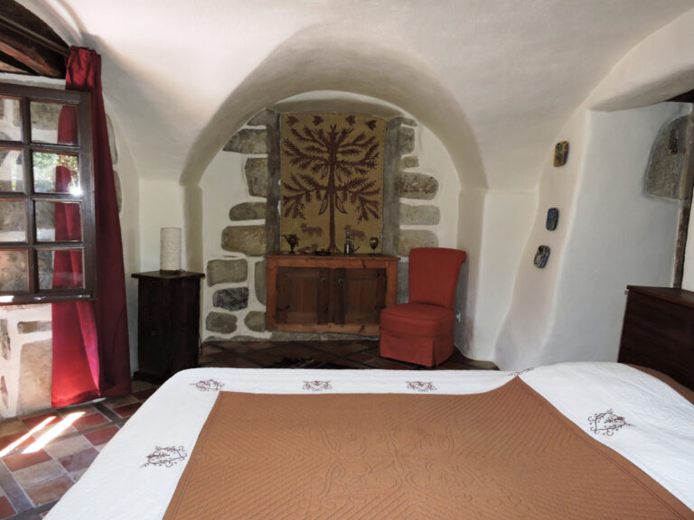Chambre avec plafond voûté